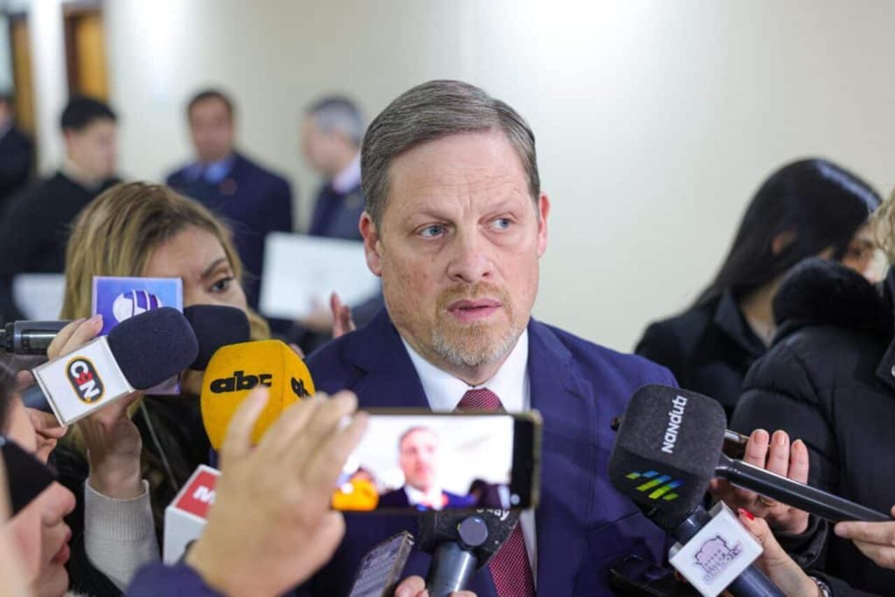 Chase indicó que el ministroVillateinformó sobre un proyecto en curso, aunque reconoció que la defensa cibernéticano depende únicamente del Mitic, sino de todos los actores de la red gubernamental.