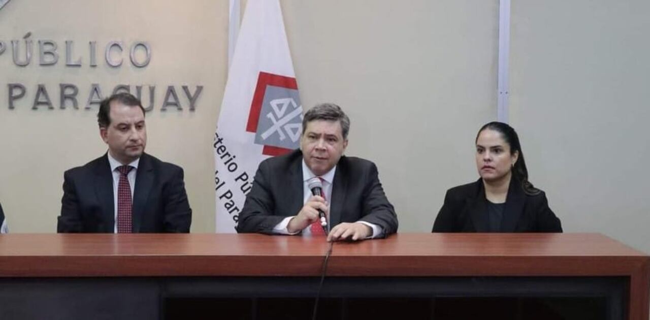 Marco Alcaraz en la conferencia de prensa. Foto Fiscalía.