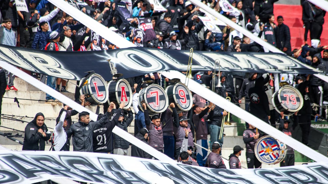 La 79, barra organizada del Club Olimpia.
