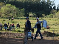 Emprendedores y familias aprovechan la llegada de turistas para el WRC ueno Rally del Paraguay