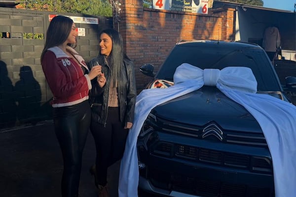 Apenami, la Miss Cosmo le regaló un 0km a su mami