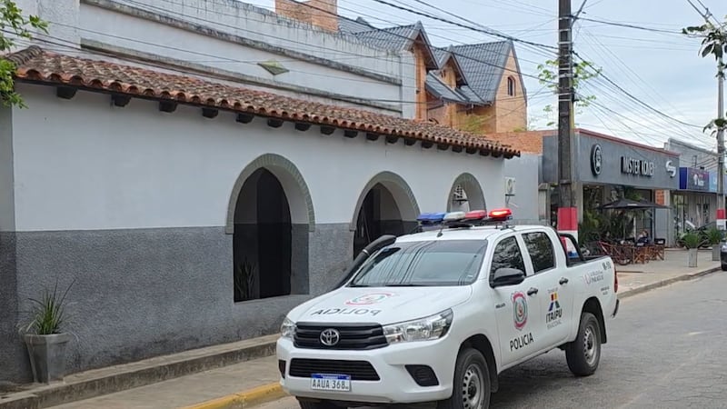 Una mujer y sus hijos menores de edad fueron rescatados tras sufrir un violento ataque intrafamiliar en su vivienda en Pilar.