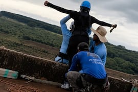 Instructores “olvidaron” quien debía atar la soga en el salto bungee jumping donde murió una joven