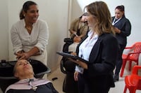 Peluqueros empíricos de Canindeyú se formalizan y rompen prejuicios en el sector