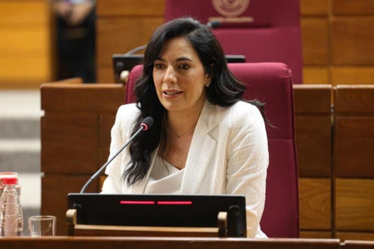 Claudia Centrión, ministra de obras públicas.