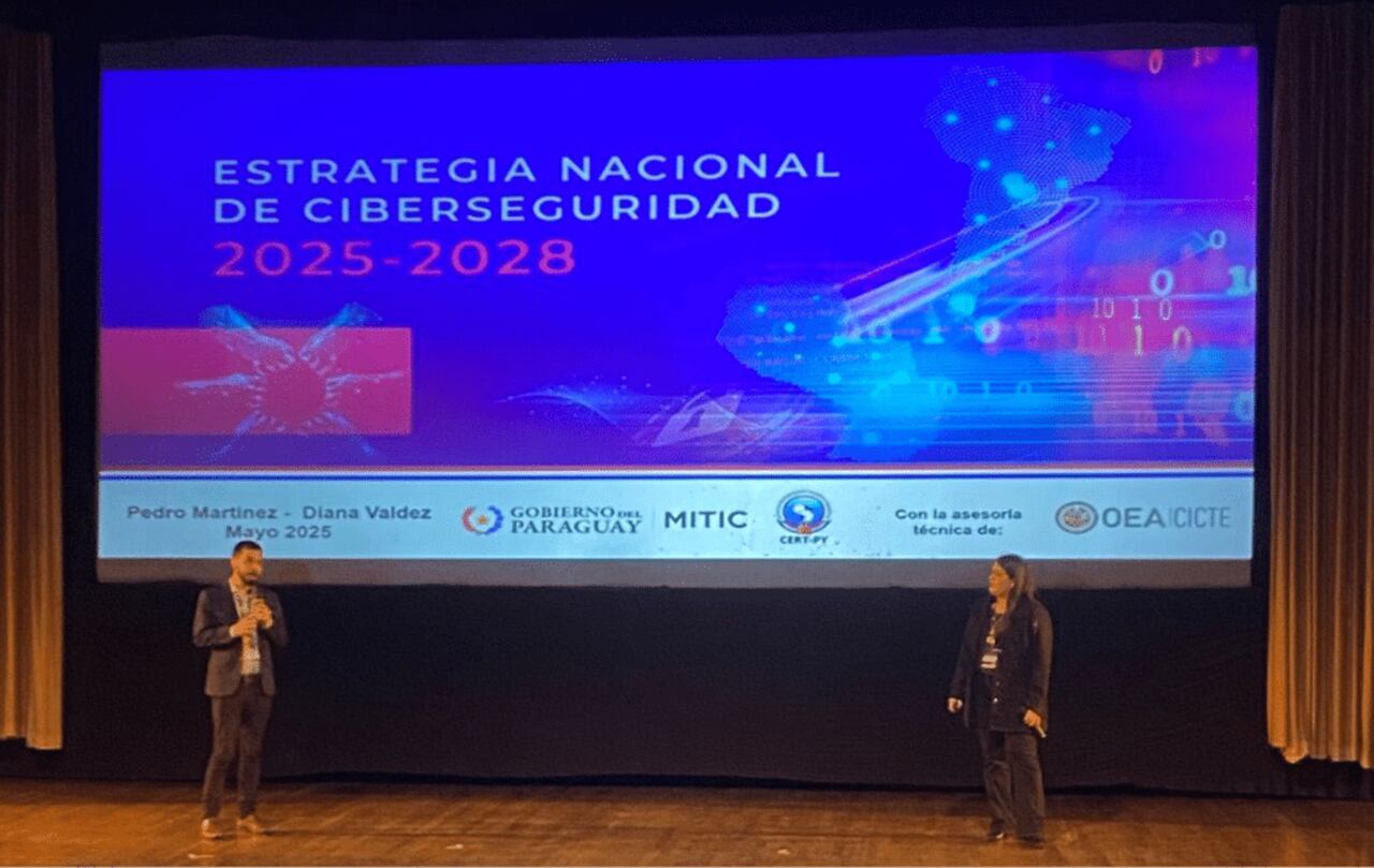 La presentación estuvo a cargo del director general de Ciberseguridad y Protección de la Información,Pedro Martínez, y de la directora del CERT-PY,Diana Valdez.