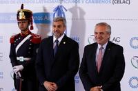 Abdo Benítez va en silencio a Buenos Aires a hablar con Fernández