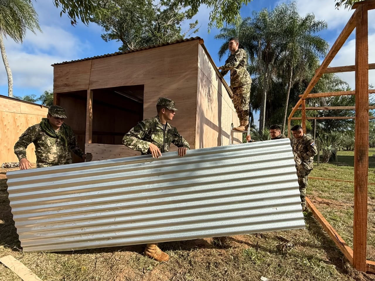 Unas 50 viviendas temporales son construídas.