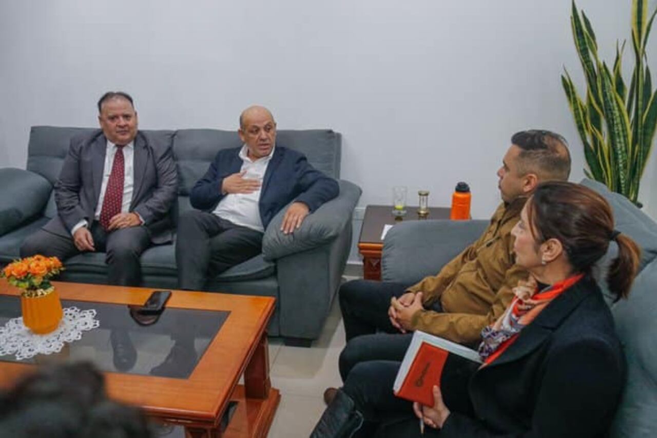 Primer encuentro entre el interventor Ramón Ramírez y el intendente Miguel Prieto.