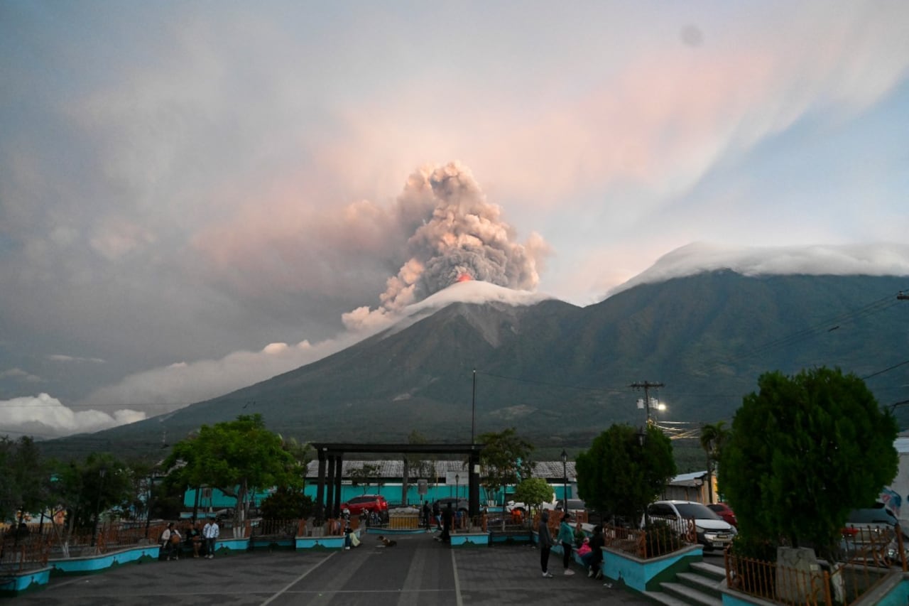 Volcán de Fuego, a unos 65 kilómetros de la Ciudad de Guatemala.