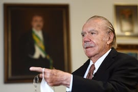 Expresidente de Brasil, José Sarney, internado por neumonía