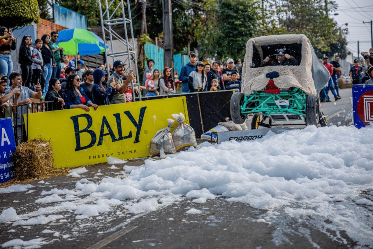 La divertida competencia de "Autos Locos", esta vez en la ciudad de San Bernardino