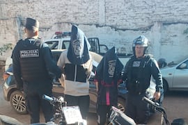 Detienen a dos adolescentes con motocicleta robada en Villa Elisa