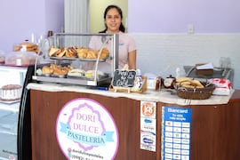 Flor pagó sus estudios vendiendo tortas y hoy lidera una exitosa pastelería en J. Augusto Saldívar