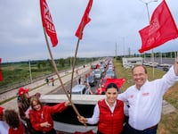 Camilo Pérez acelera la marcha final con una caravana en Asunción