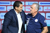 El futuro de Alfaro: la APF quiere que siga al mando de la Albirroja