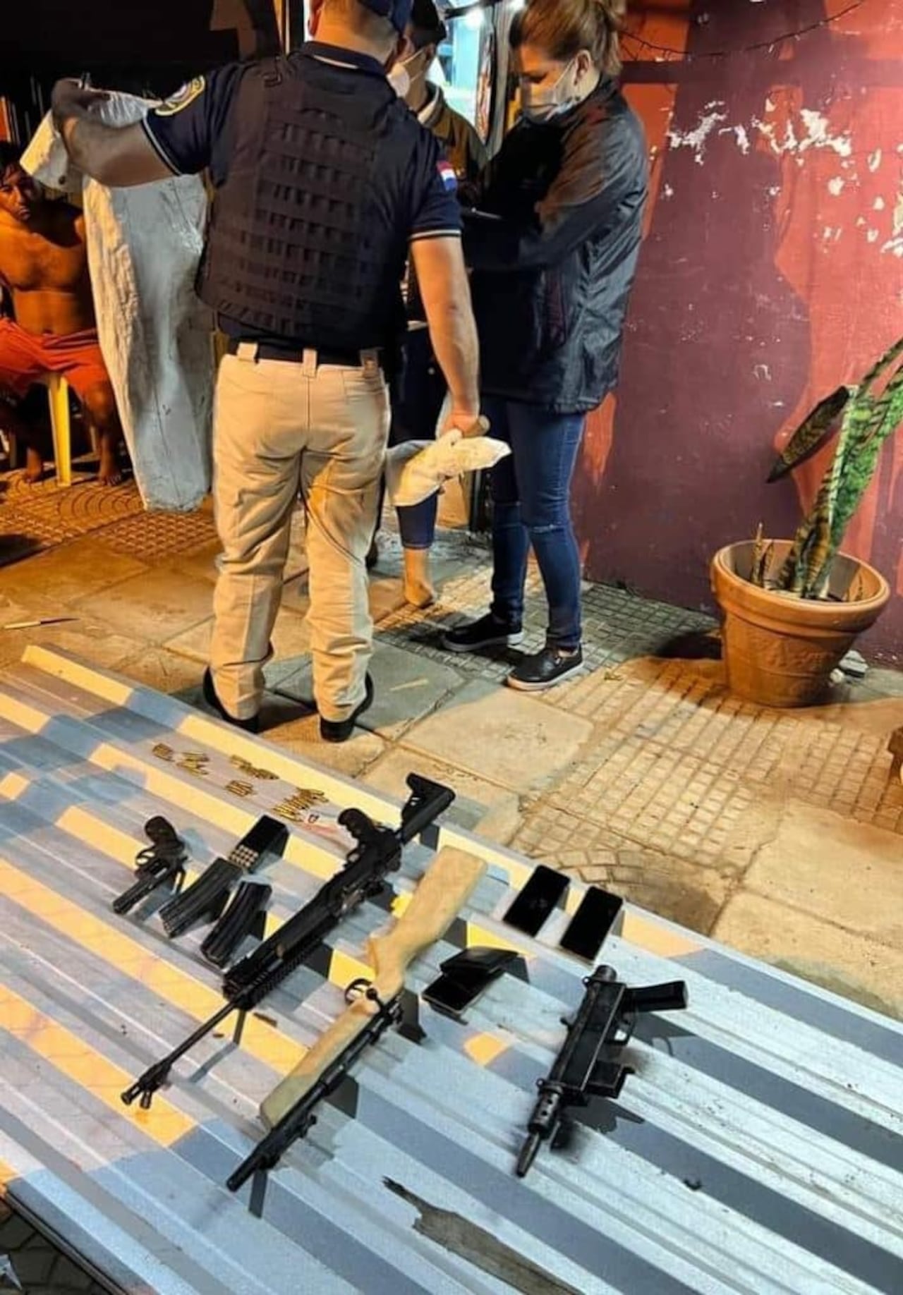 Armas incautadas y otros objetos.