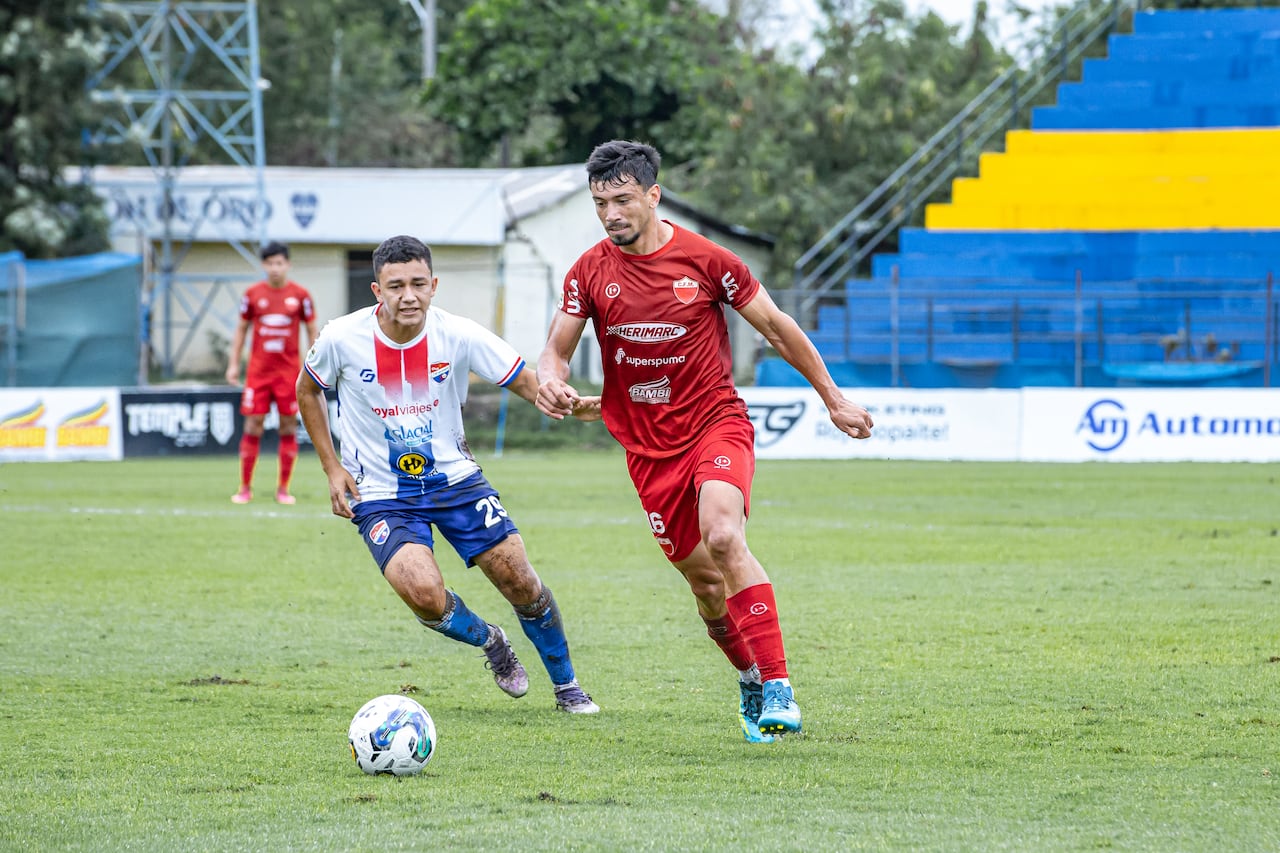 Fernando de la Mora y 3 de Noviembre se enfrentaron el sábado y terminó con triunfo de los de Barrio San Pablo, dejándolos con vida para el tramo final.