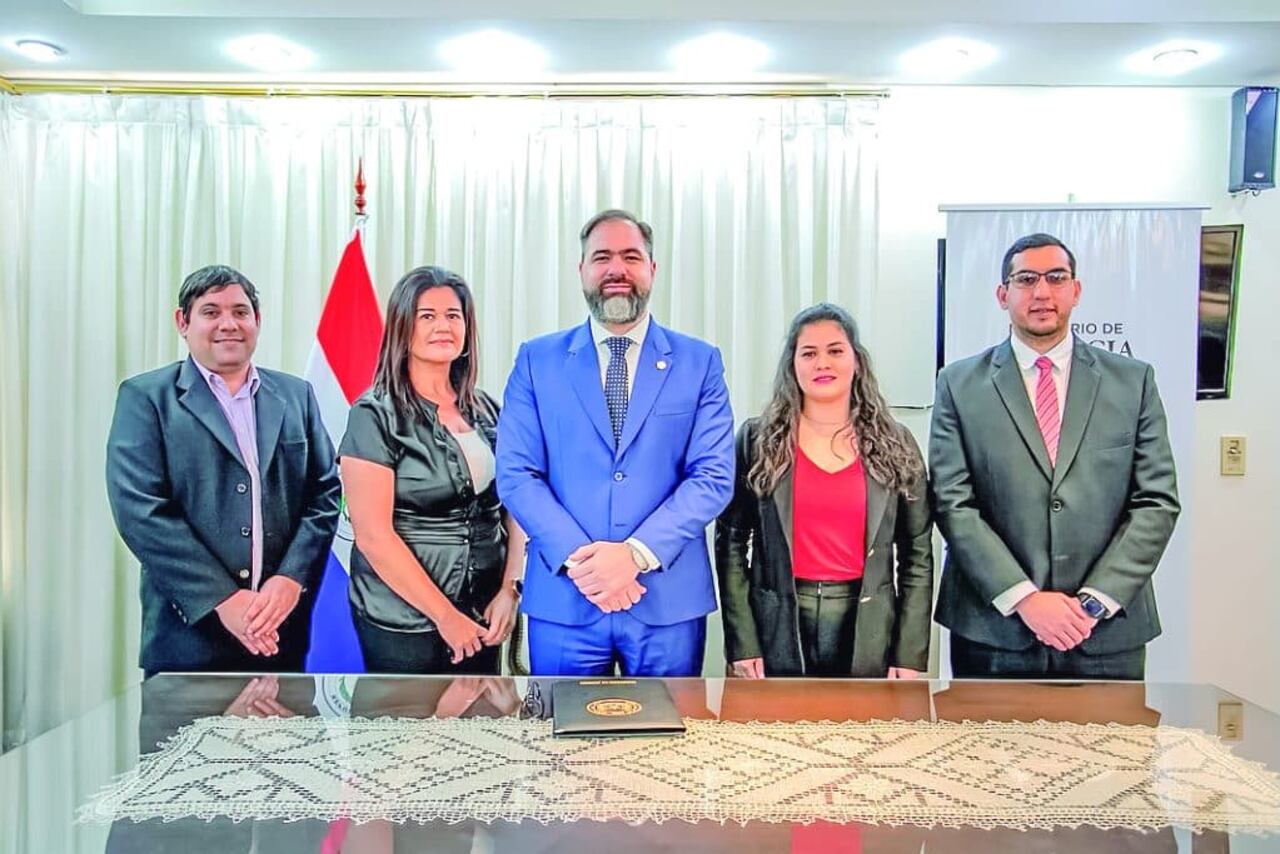 La firma del convenio se realizó en el despacho del ministro Rodrigo Nicora, con la participación del director del INAP, Christian Gayoso, y equipos técnicos de ambas entidades.