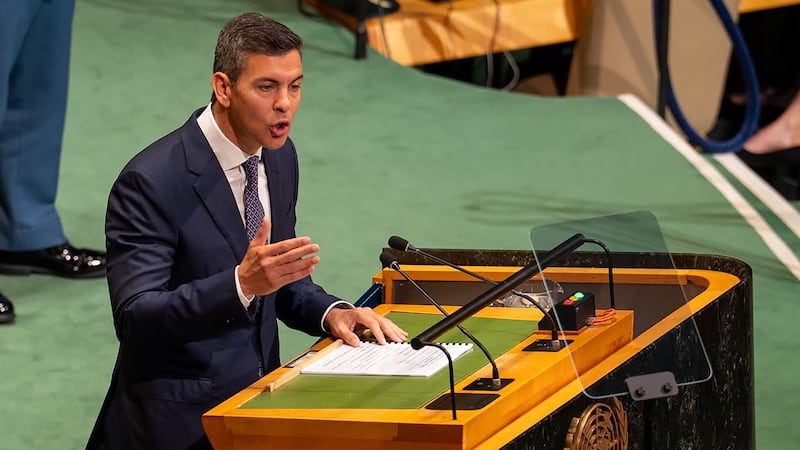 El presidente de Paraguay, Santiago Peña, hablando durante su intervención en la 81.ª Asamblea General de las Naciones Unidas, ayer, en Nueva York (Estados Unidos).
