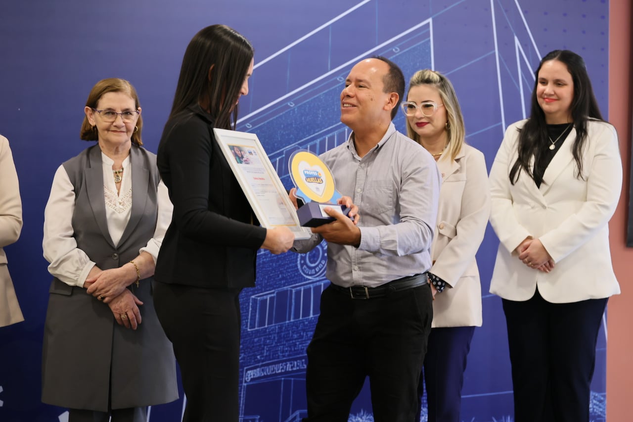 El reconocimiento busca visibilizar el compromiso y la vocación de maestros que transforman sus comunidades educativas.