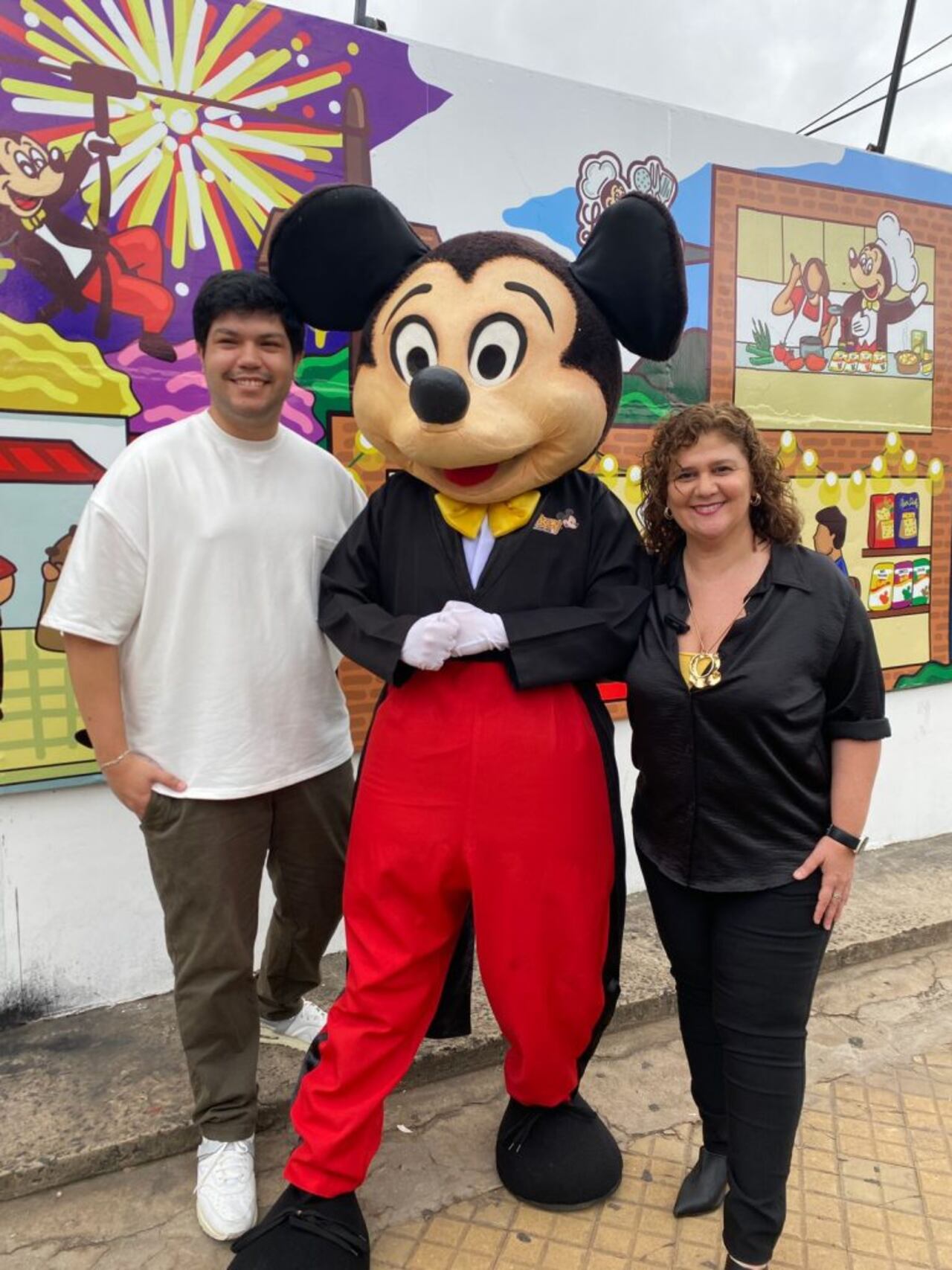 Matías Penayo, Mickey y Viviana Blasco.