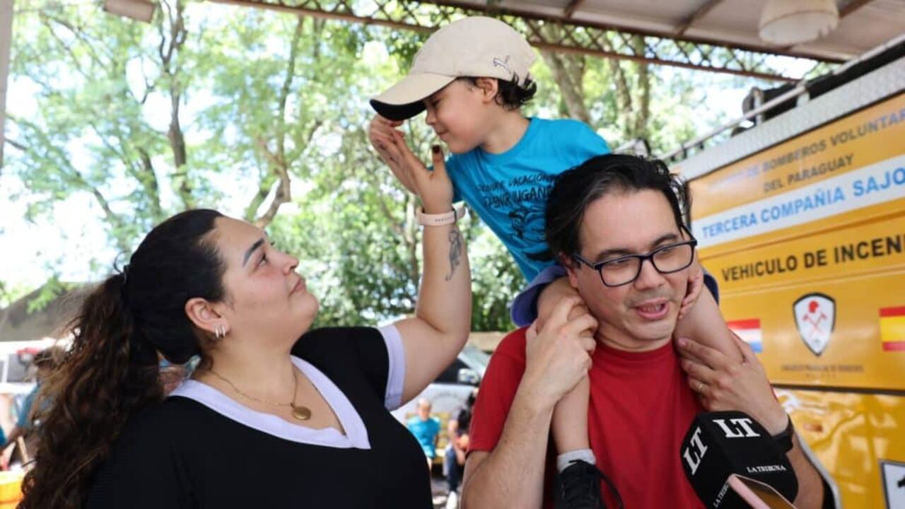 Francesco, a punto de cumplir cuatro años, acudió a la colonia acompañado por sus padres,Jorge y Nadyr.