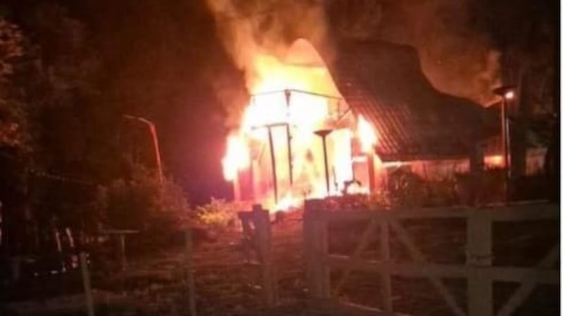 El fuego consumió toda la estructura edilicia y cuanto había en su interior.