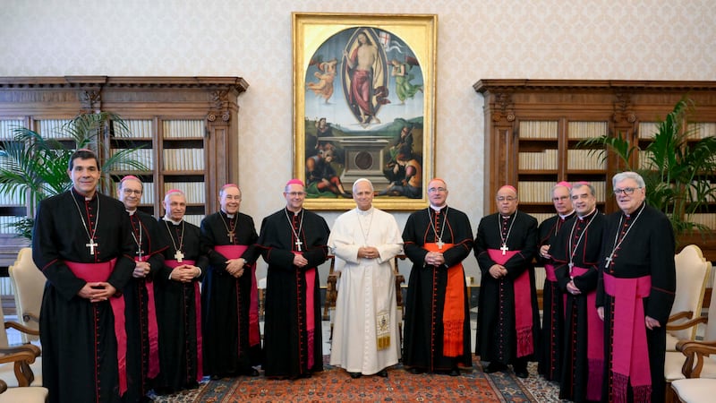 Papa León XIV con obispos de Uruguay