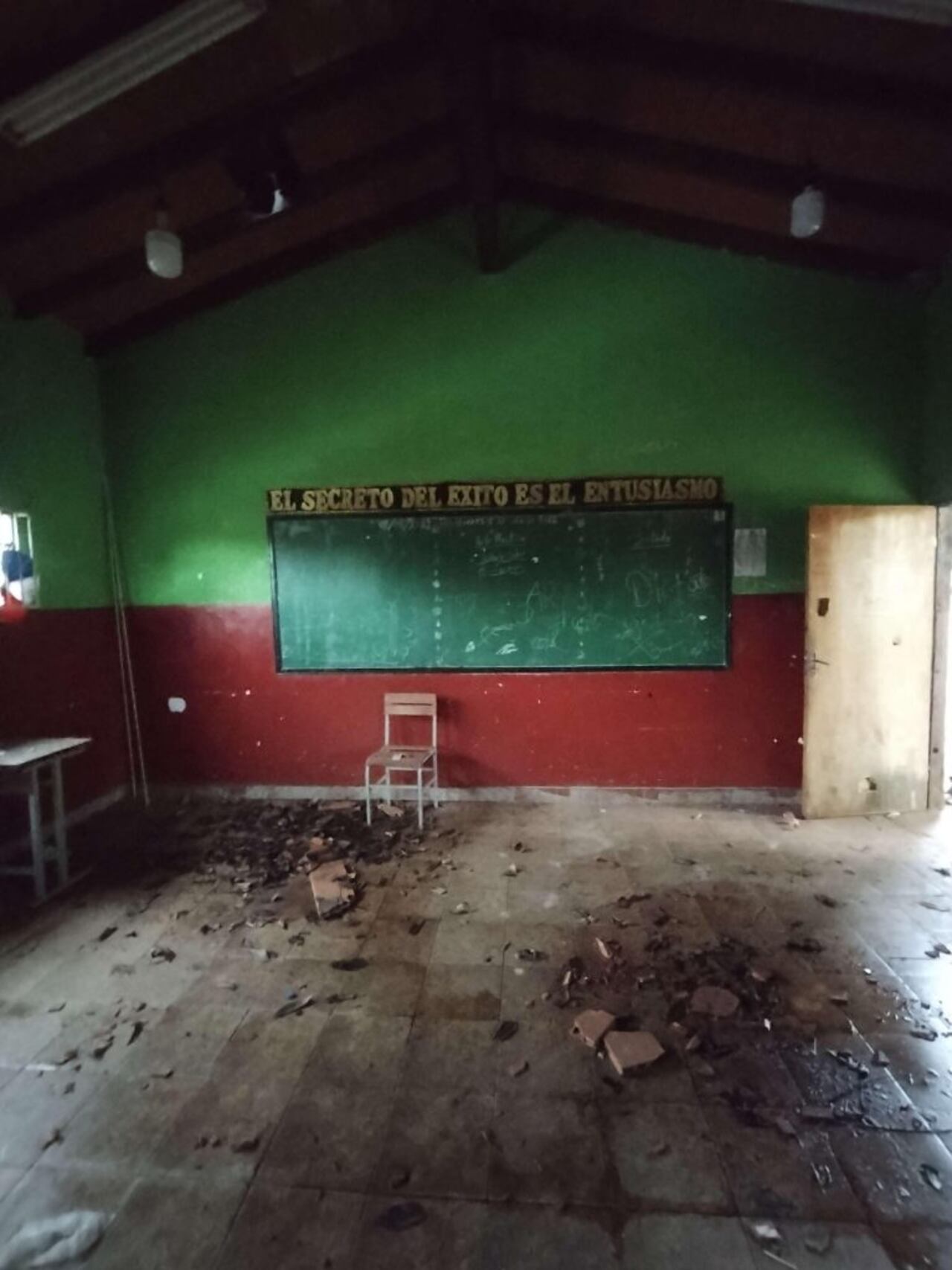 Lamentable estado de la Escuela San Isidro Labrador de Ciudad del Este y publicado en el portal FOCO. Gentileza: https://foco.reaccion.org.py/app/