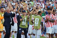 Honor a quien honor merece, de pie y sin rendirse hasta el final
