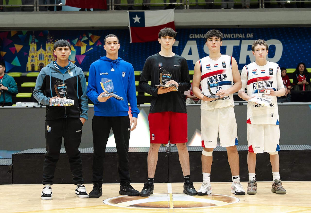 Quinteto ideal del torneo con dos paraguayos: Noah Young e Iván Nuevo.