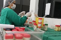 Un frasco de leche puede cambiar el destino de bebés más vulnerables