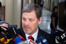 Oficialismo mantiene en agenda la senaduría vitalicia