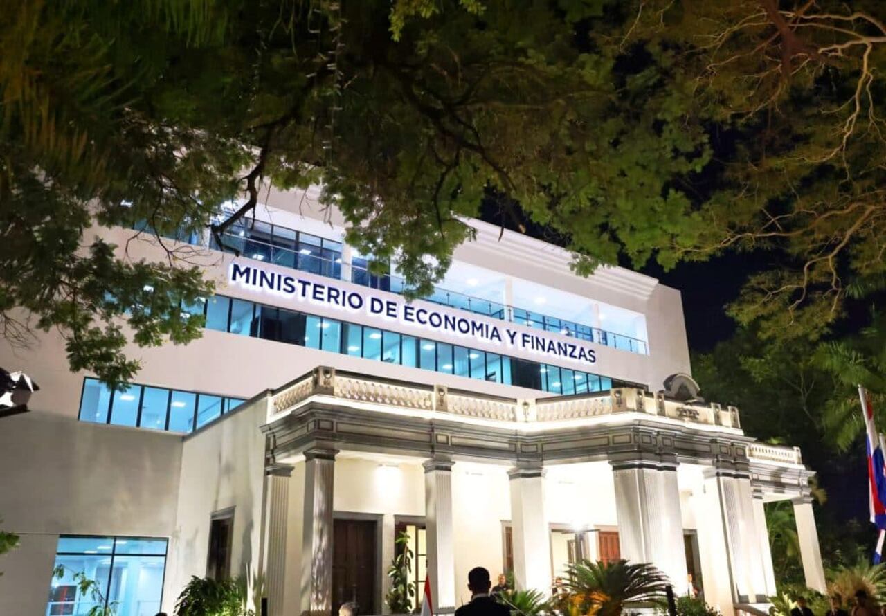 (MH y STP hoy están fusionadas en el Ministerio de Economía y Finanzas). Se encarga de evaluar los costos reales de servicios y los componentes que se tienen en cuenta: combustible, mantenimiento, salarios, entre otros.