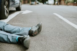 Muere un motociclista brasileño tras una violenta caída en Naranjal