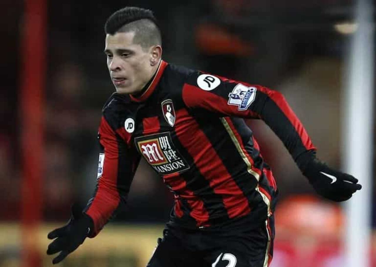 Juan Iturbe con la remera del conjunto rojinegro.