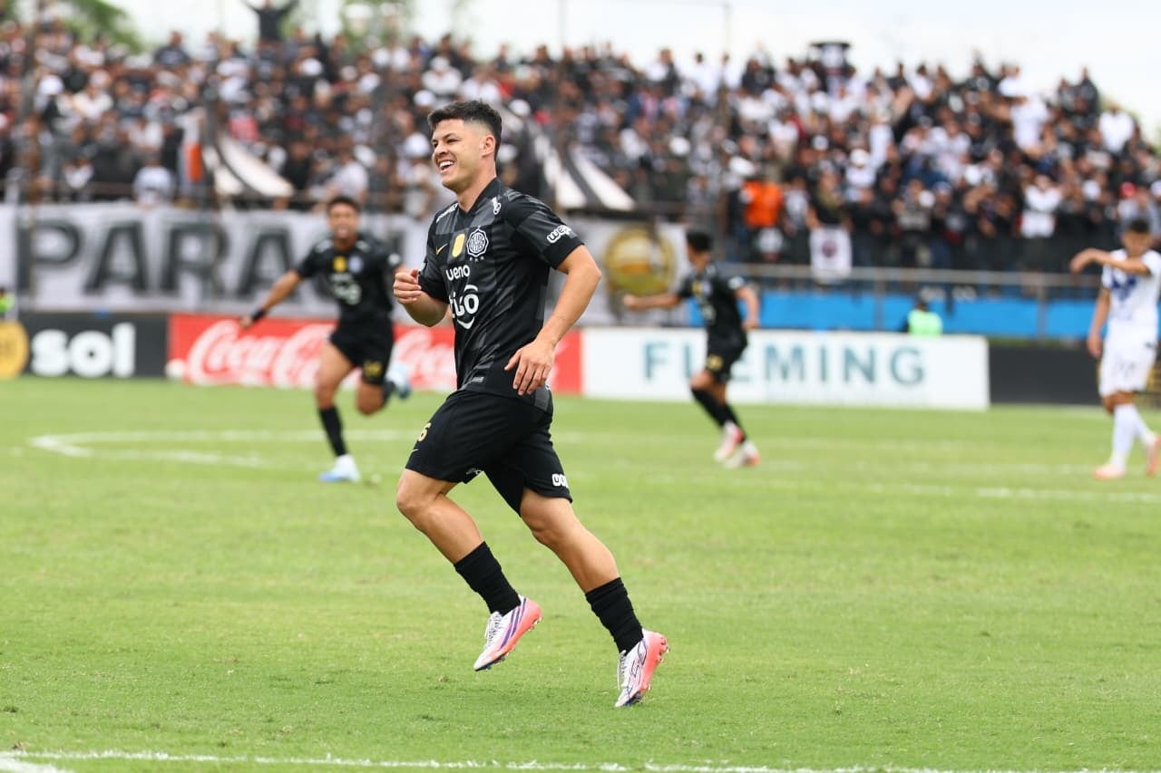 Richard Sánchez ingresó desde el banco a cambiar la historia del partido. El "Cachorro" marcó un doblete en el triunfo franjeado.
