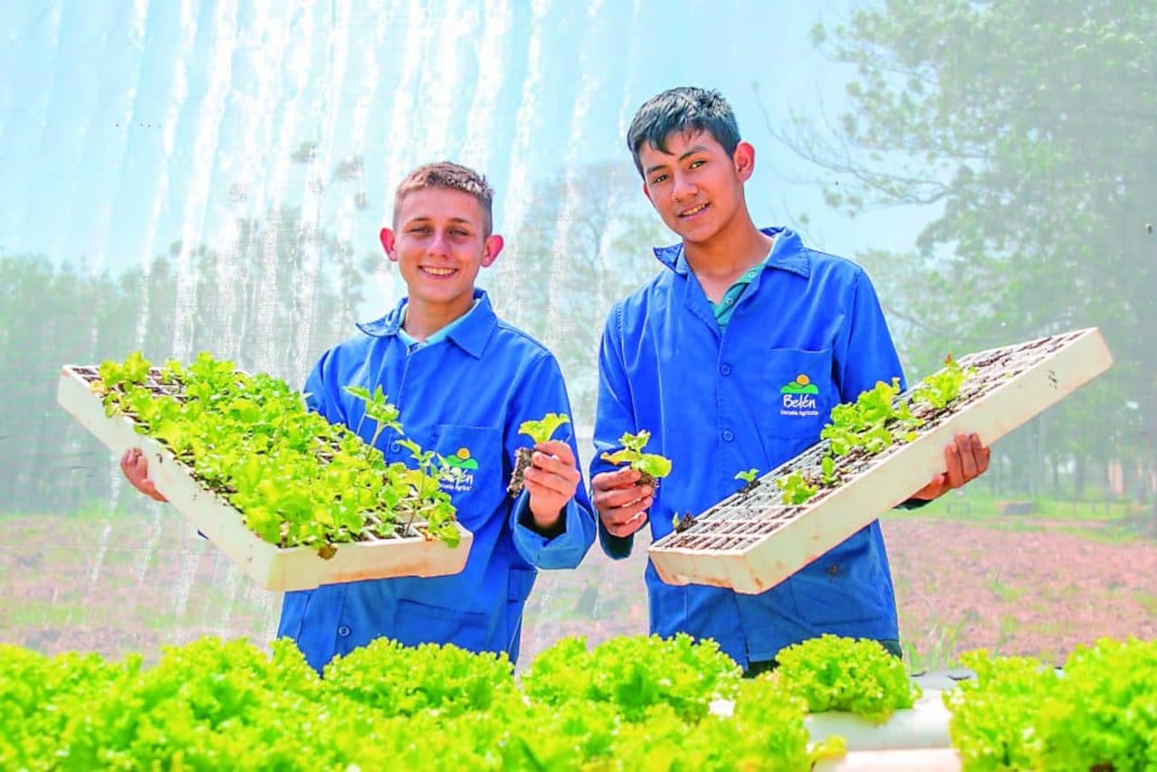 La tecnología en la producción de alimentos y la cría de animales está presente en todo el proceso educativo.