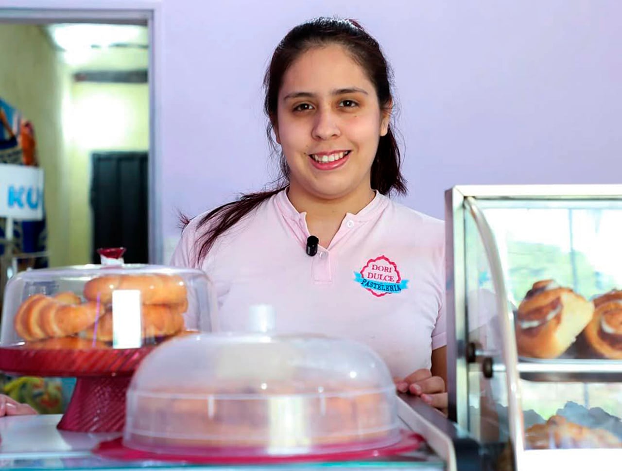 Flor Romero, la joven pastelera del barrio Tres Bocas que inspira con su historia de esfuerzo, capacitación y crecimiento emprendedor.