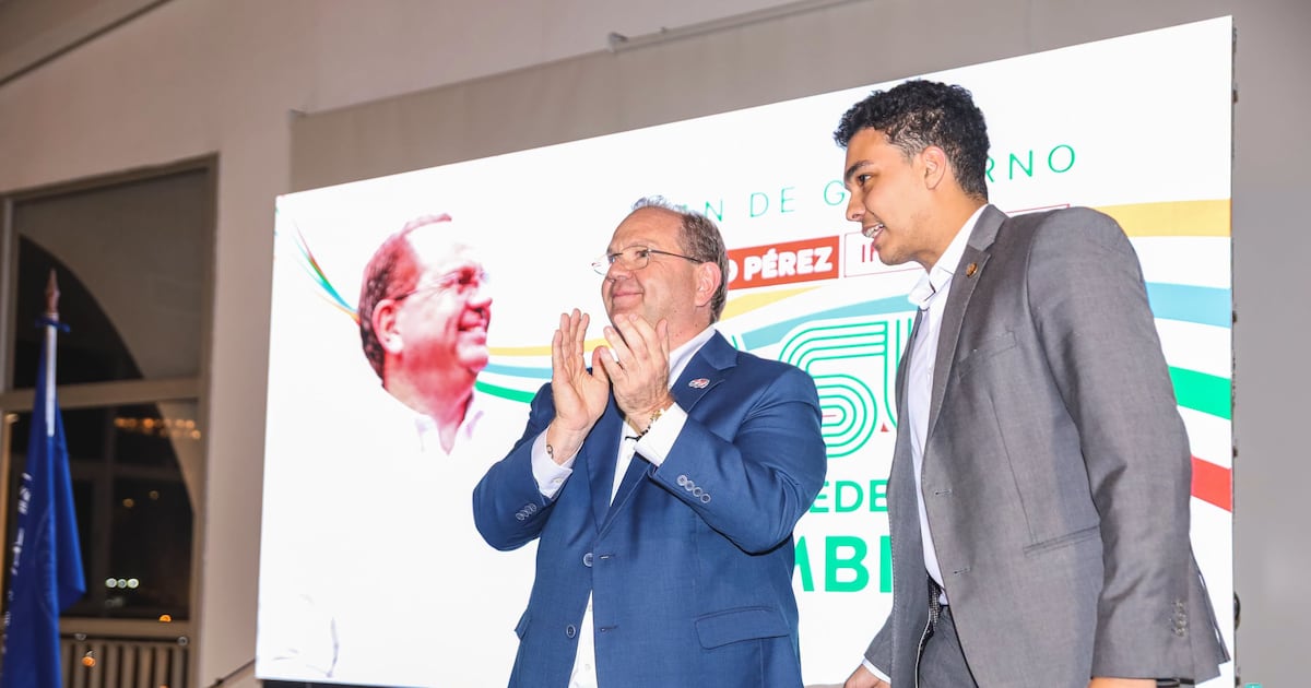 Camilo Pérez dialogó con estudiantes y enfatizó la seguridad en el ámbito educativo
