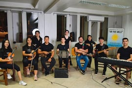 Jóvenes defendiendo la identidad musical