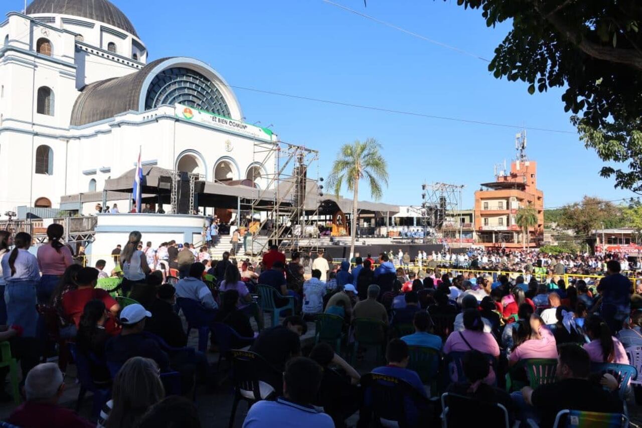 La Basílica de Caacupé registra un aumento significativo de fieles.