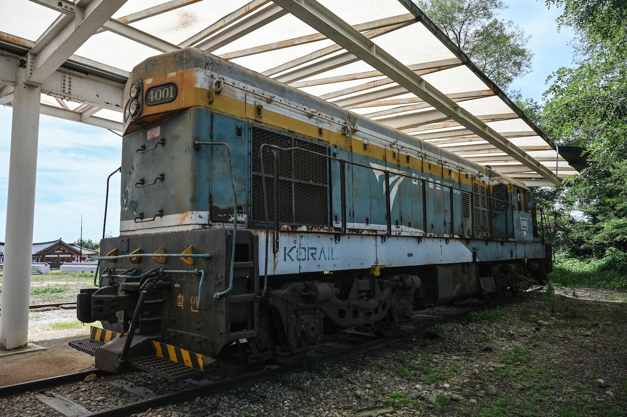 Una locomotora en la estación Woljeong-ri, en Cheorwon, Corea del Sur.