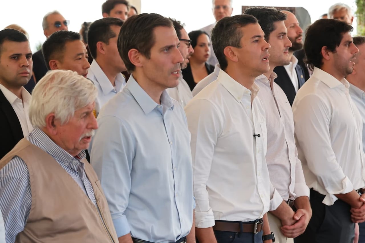 El presidente de la República, Santiago Peña, inaugura planta de ferrosilicio de USD 45 millones en Limpio.