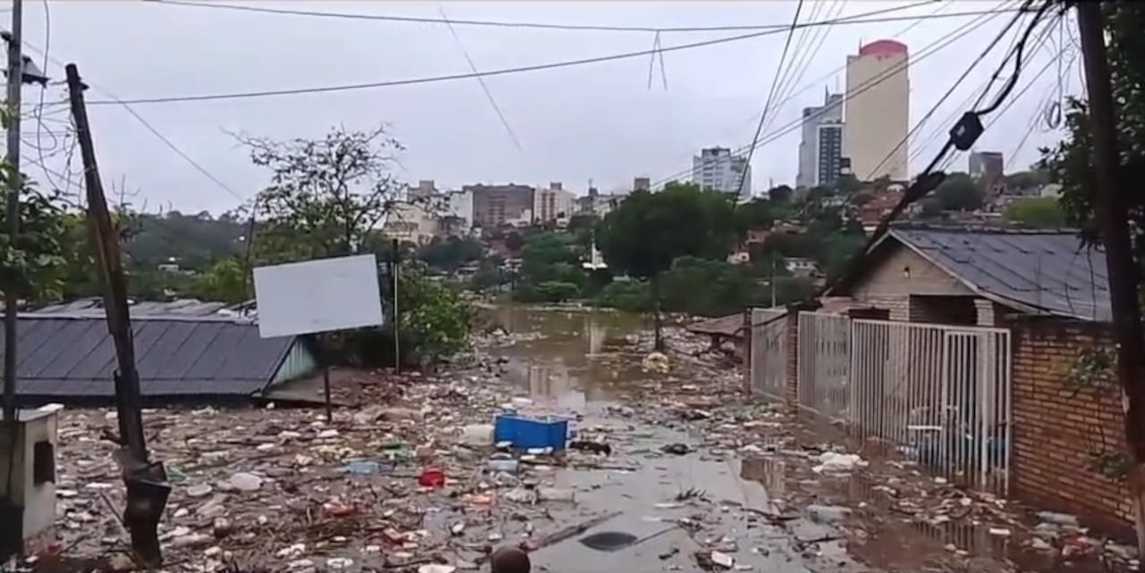 La cota de agua superó lo previsto y se estima que el agua seguirá avanzando.