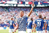 Mbappé lideró el estreno triunfal de Francia