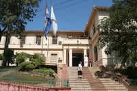 Salud y Sinamed buscan negociar reajuste salarial para médicos