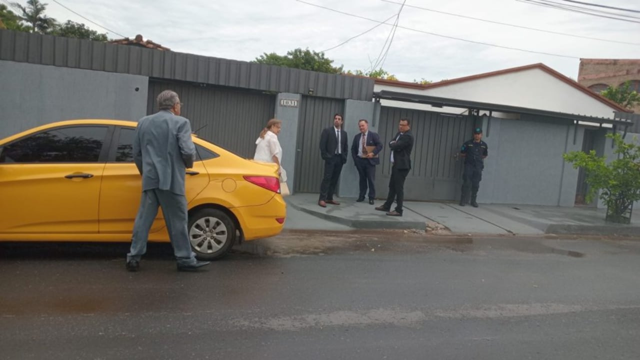 Jueces de sentencia fueron a verificar el local donde funciona la clínica odontológicaMommy Dent.