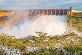 Itaipú abre compuertas para controlar nivel de embalse ante intensas lluvias